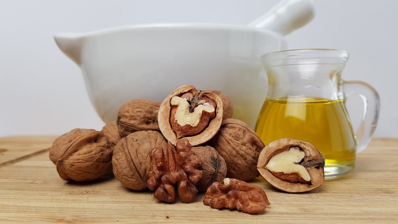 Fabriquez facilement de l'huile de noix maison avec votre Thermomix